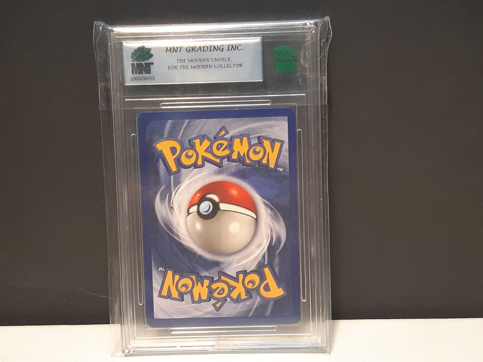 Base set Shadowless Charmander Graded 8.5