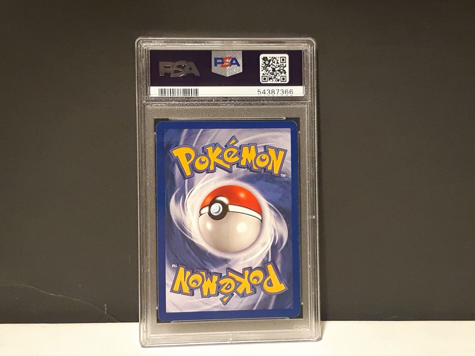Base Set Shadowless Machoke PSA 9