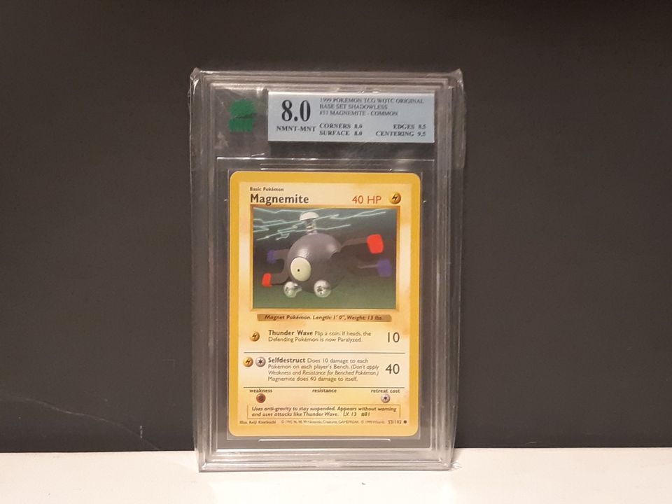 Base Set Shadowless Magnemite Graded 8