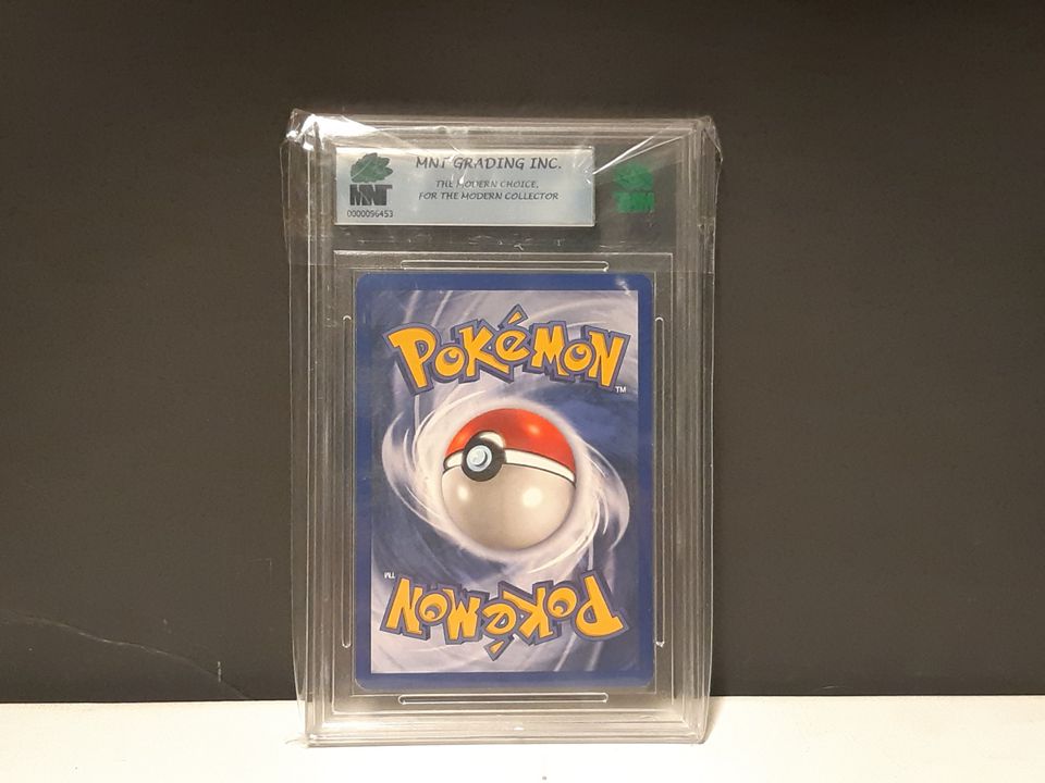 Base Set Shadowless Magnemite Graded 8